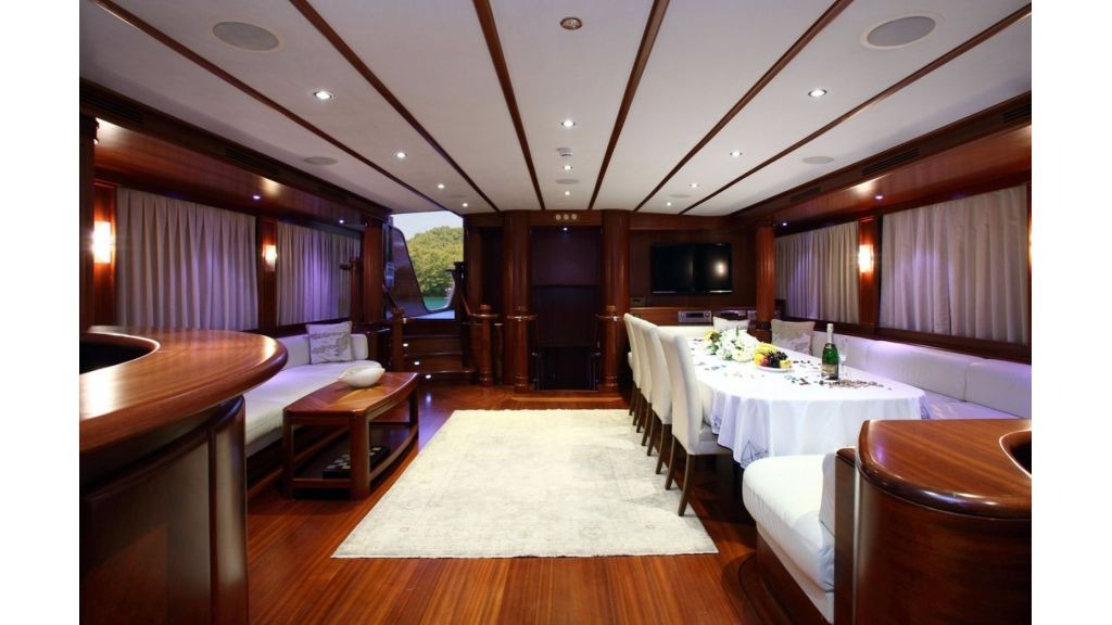 kaya-guneri-v-luxury-yacht-41-1024-576