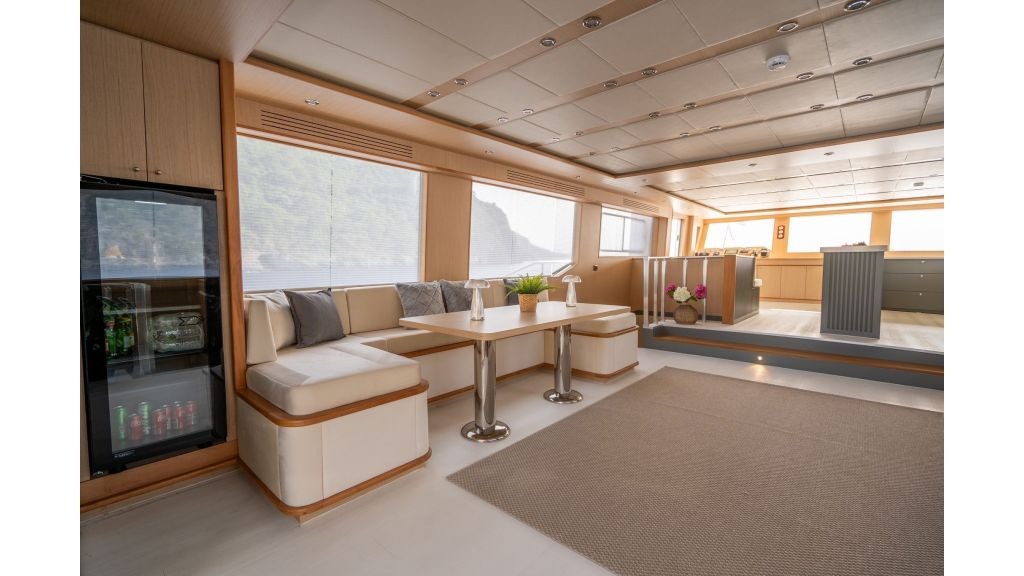 lavin-motor-yacht-014-1024-576