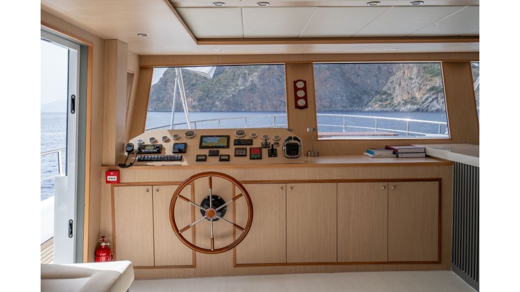 lavin-motor-yacht-015-1024-576