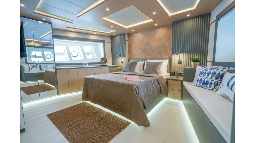 lavin-motor-yacht-024-1024-576