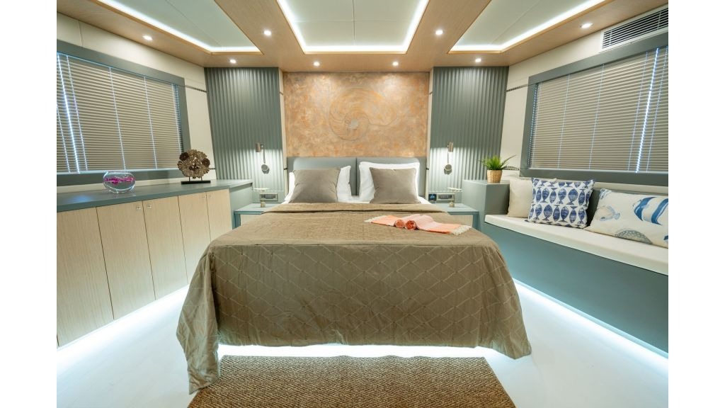 lavin-motor-yacht-025-1024-576