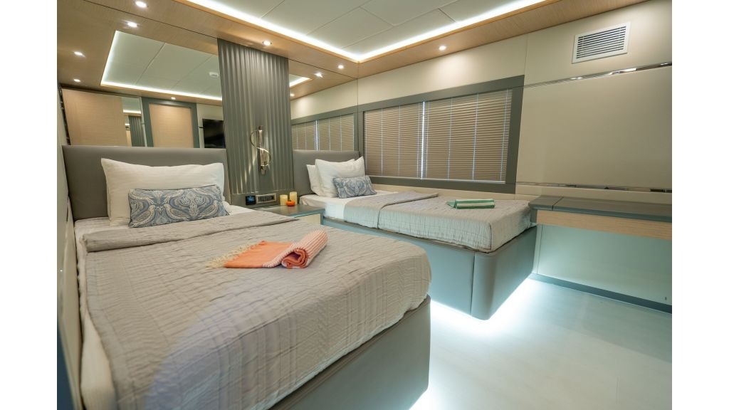 lavin-motor-yacht-028-1024-576