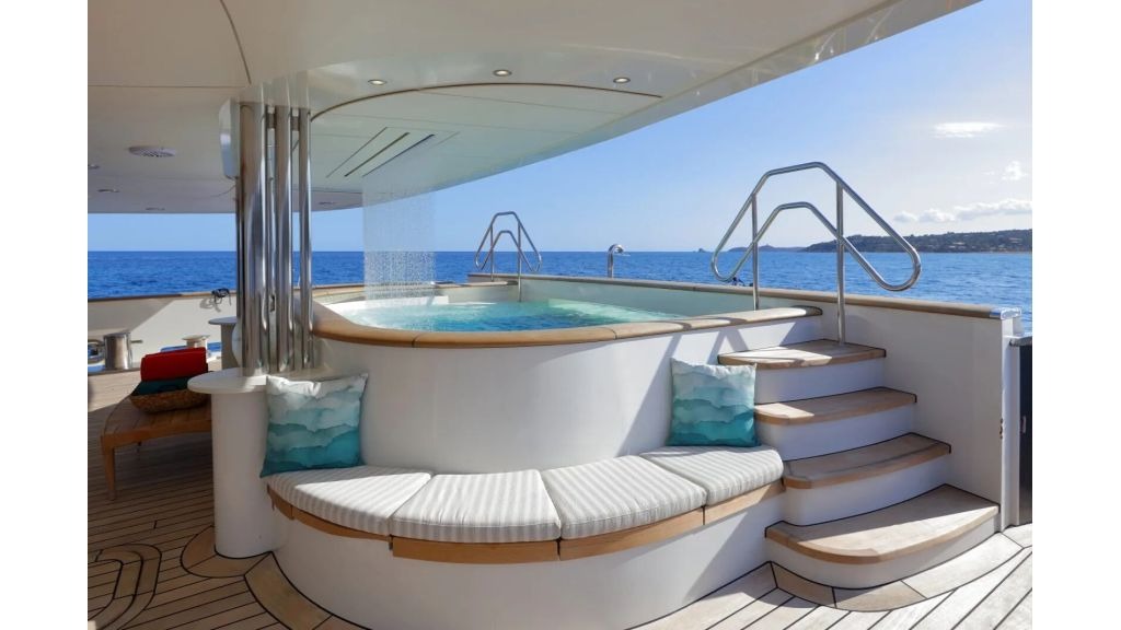 legend-yacht-030-1024-576