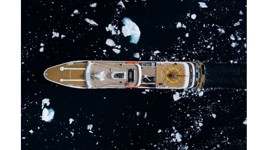 legend-yacht-046-1024-576