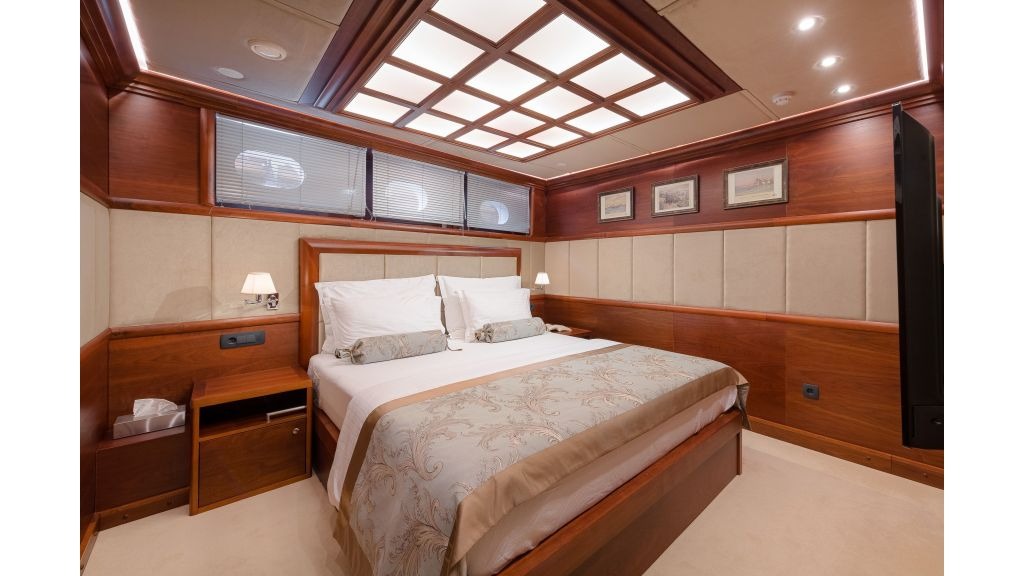 lg-double-bed-cabin-no-2-and-3-1-1024-576