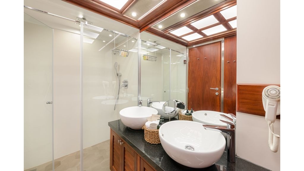 lg-double-bed-cabin-no-2-and-3-2-1024-576