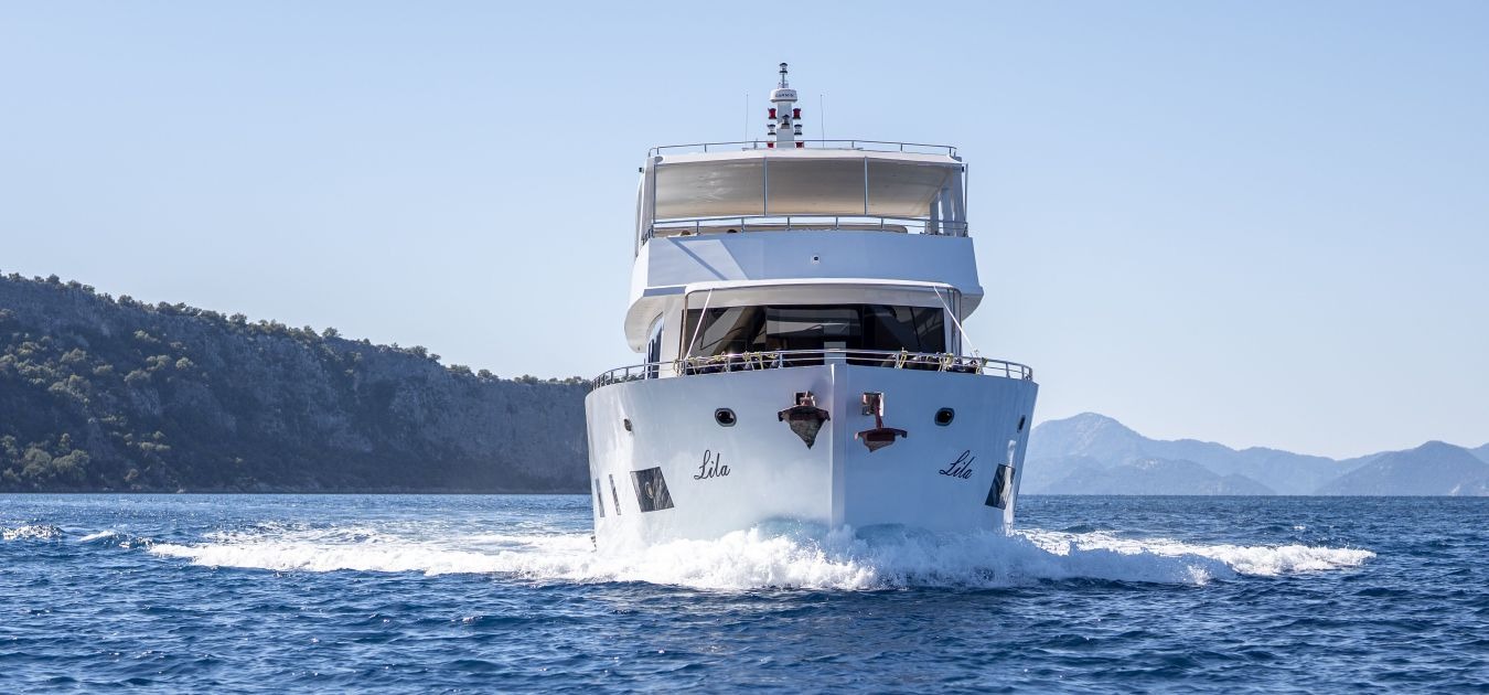 lila-trawler-502-master-1350-630