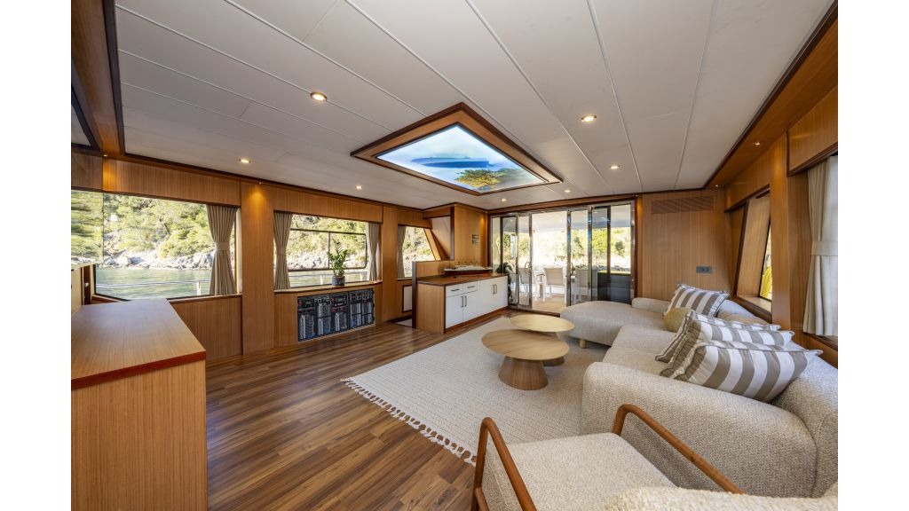 lila-trawler-5113-1024-576