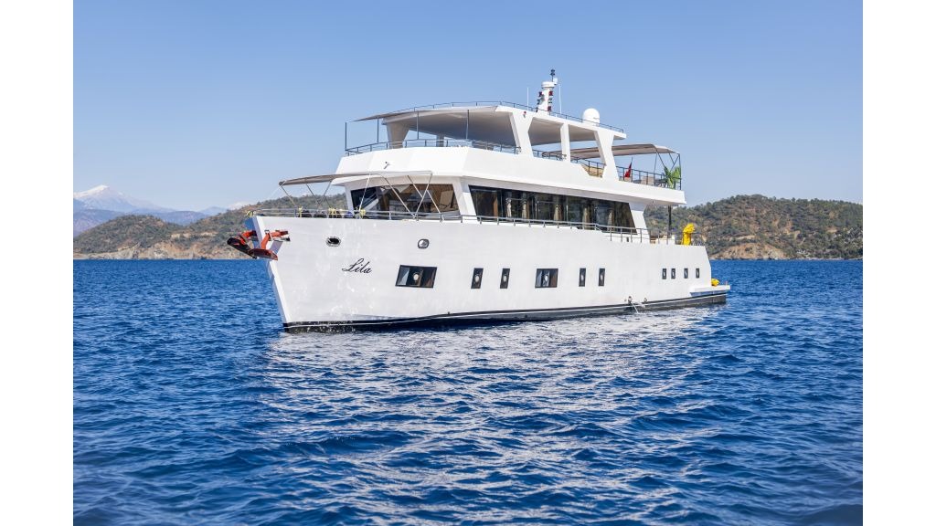 lila-trawler-5120-1024-576