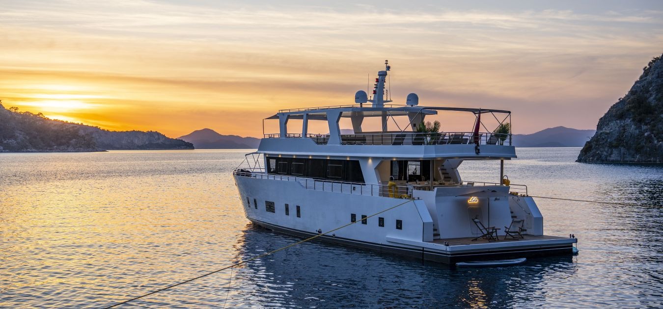 lila-trawler-5132-master-1350-630