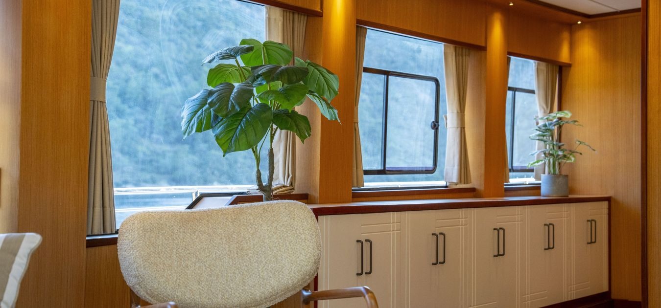 lila-trawler-560-master-1350-630