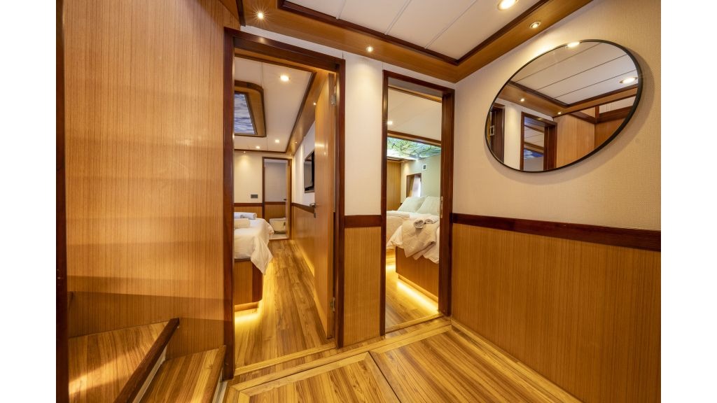 lila-trawler-587-1024-576