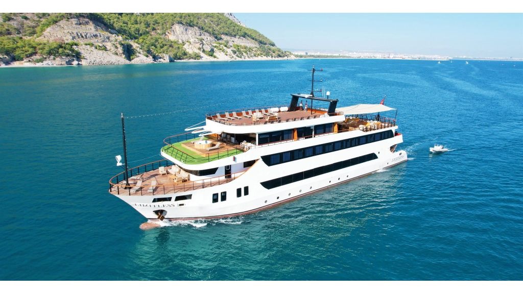 limitless-motor-yacht-for-charter10-1024-576