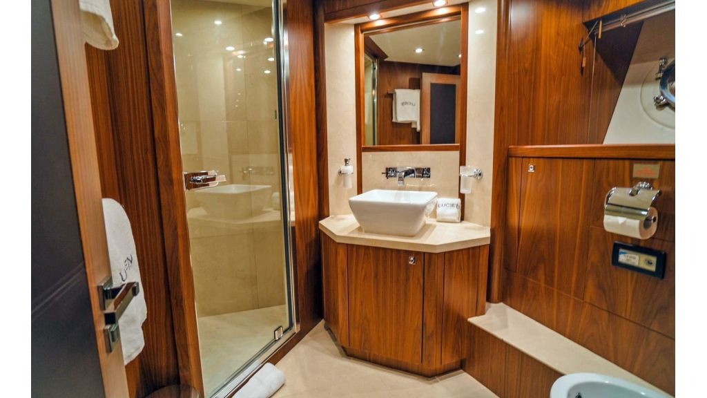 lucien-motor-yacht-26-1024-576