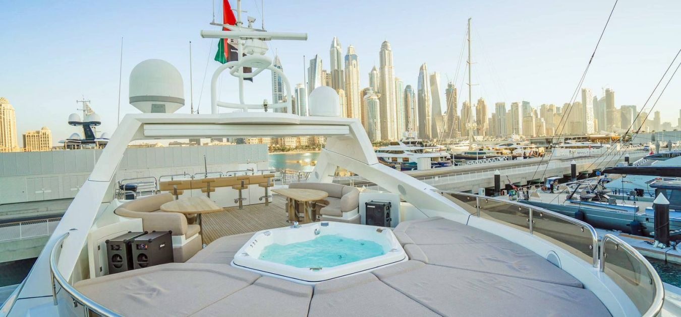 lucien-motor-yacht-master-1-1350-630