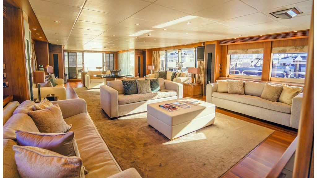 lucien-motor-yacht-master-2-1024-576