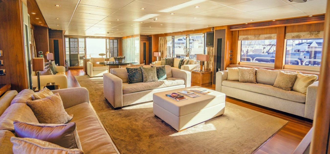 lucien-motor-yacht-master-2-1350-630