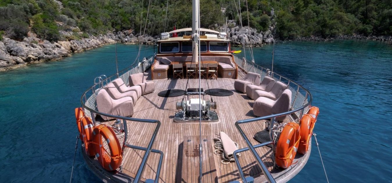 luxury-gulet-efe-burak-6-master-2-1350-630