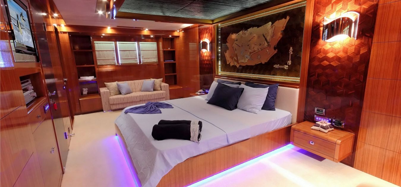 luxury-sailing-yacht-silver-k-master-1350-630