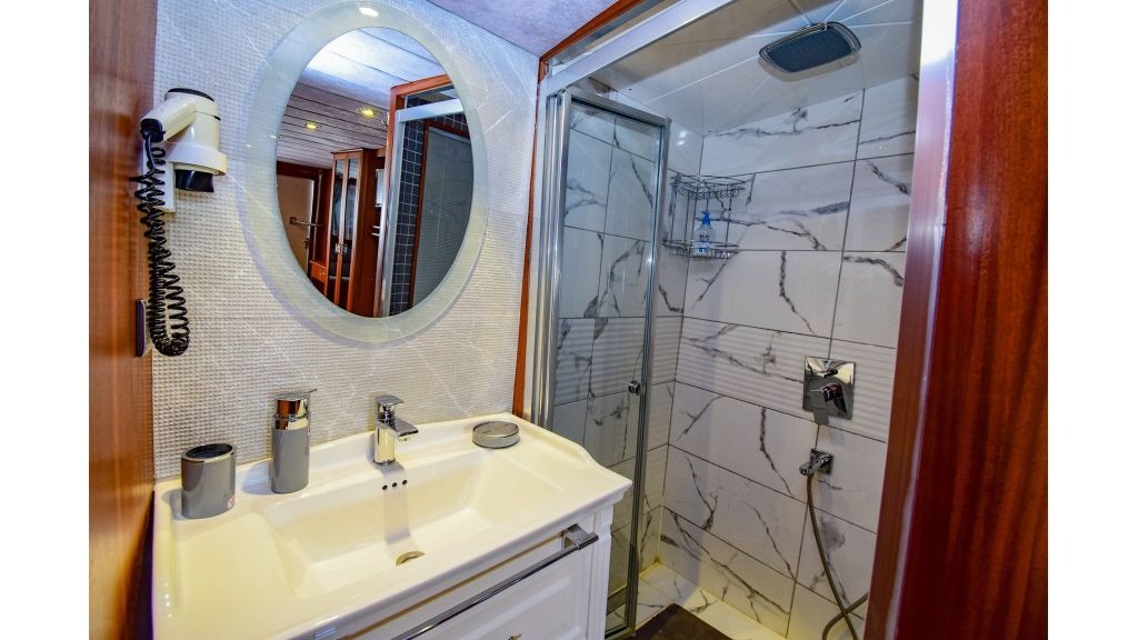 luxury-ugur-gulet-37-1024-576