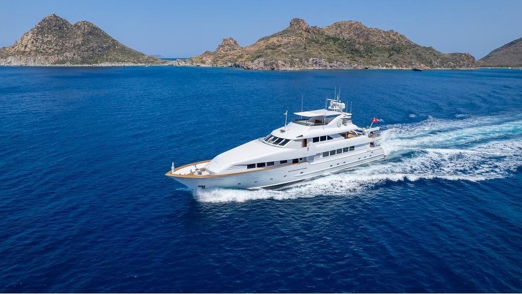 mary-motor-yacht-01-1024-576