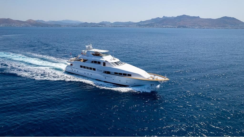 mary-motor-yacht-04-1024-576