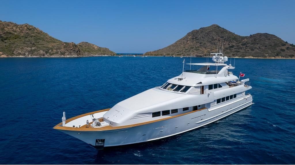 mary-motor-yacht-08-1024-576