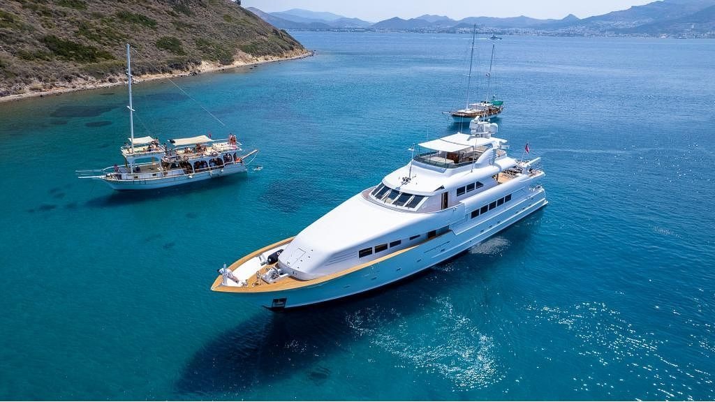 mary-motor-yacht-11-1024-576