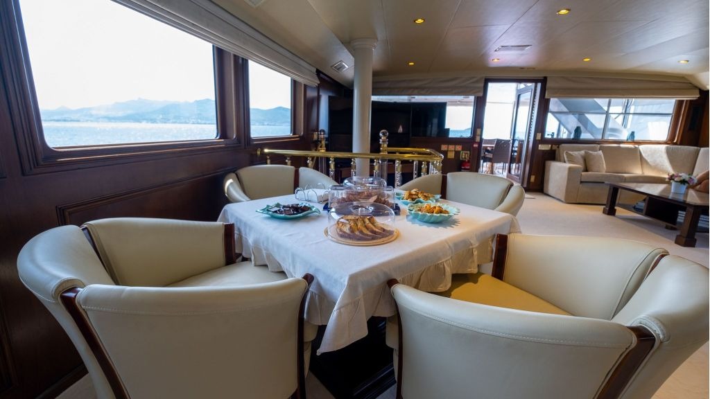 mary-motor-yacht-25-1024-576