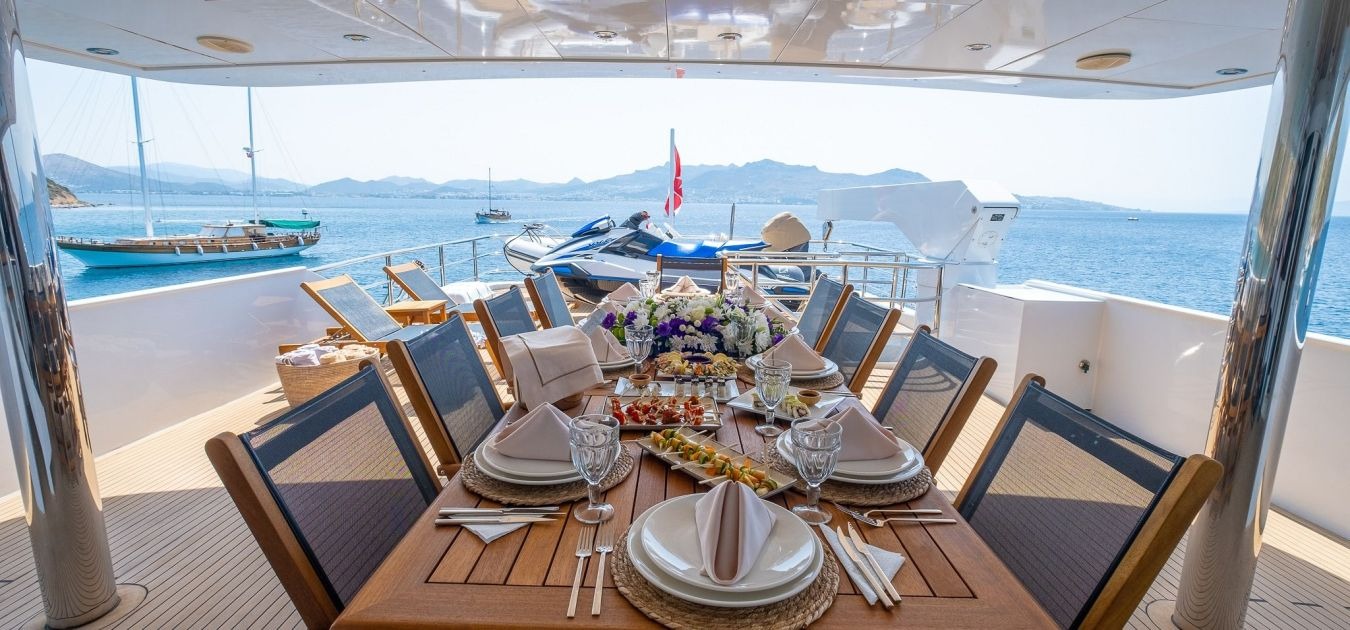 mary-motor-yacht-35-master-1350-630