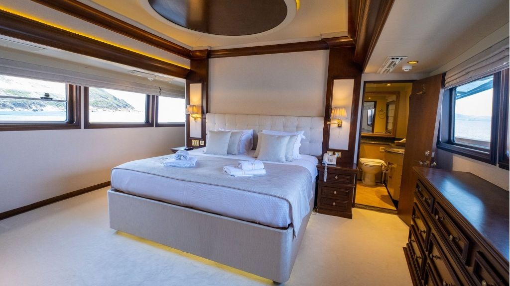 mary-motor-yacht-41-1024-576