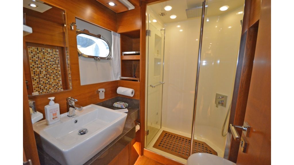 merve-motoryacht-12-1024-576