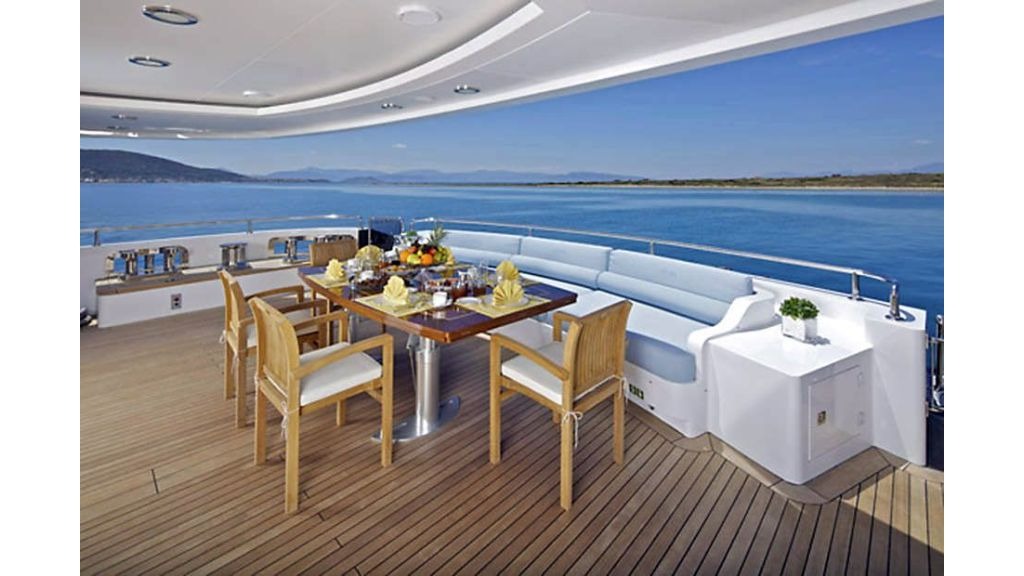 mia-rama-mega-yacht-17-1024-576