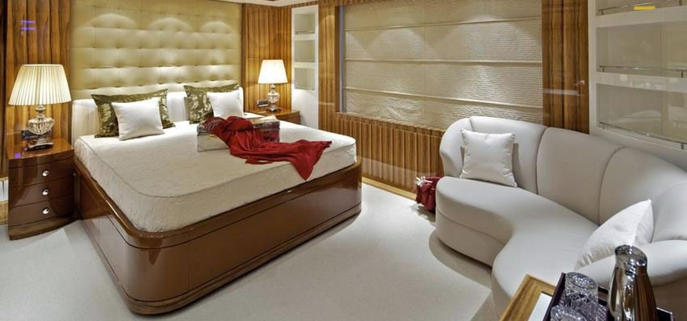 mia-rama-mega-yacht-master-2-1350-630