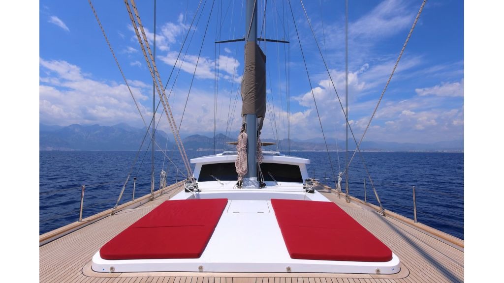 moss-luxury-motor-sailor-12-1024-576