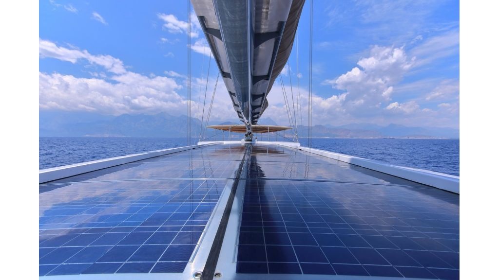 moss-luxury-motor-sailor-13-1024-576