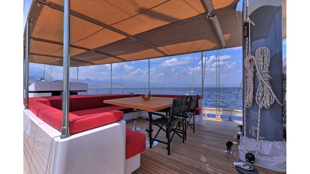 moss-luxury-motor-sailor-18-1024-576