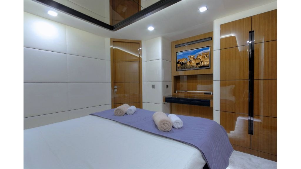 moss-luxury-motor-sailor-26-1024-576