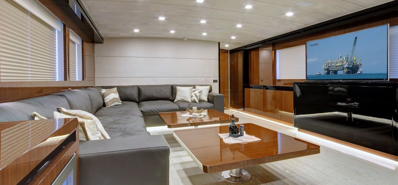 moss-luxury-motor-sailor-master-3-1350-630