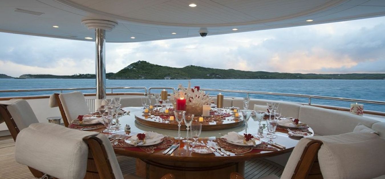 motor-yacht-starfire-master2-1350-630