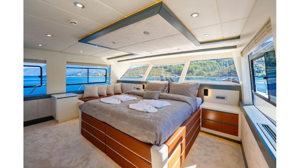 motoryacht-alessandro-9-1024-576