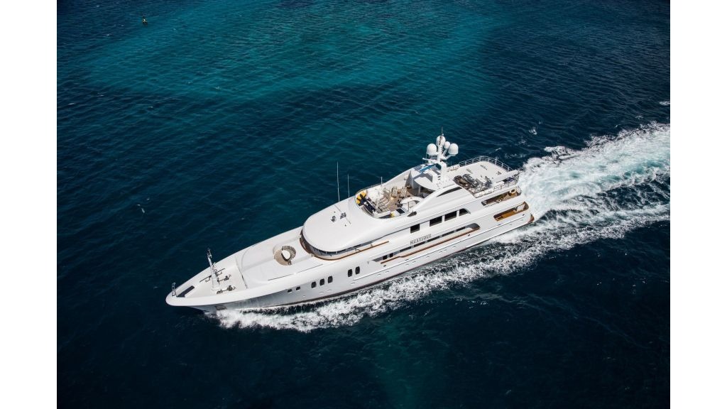 mustique-luxury-motor-yacht-107-1024-576