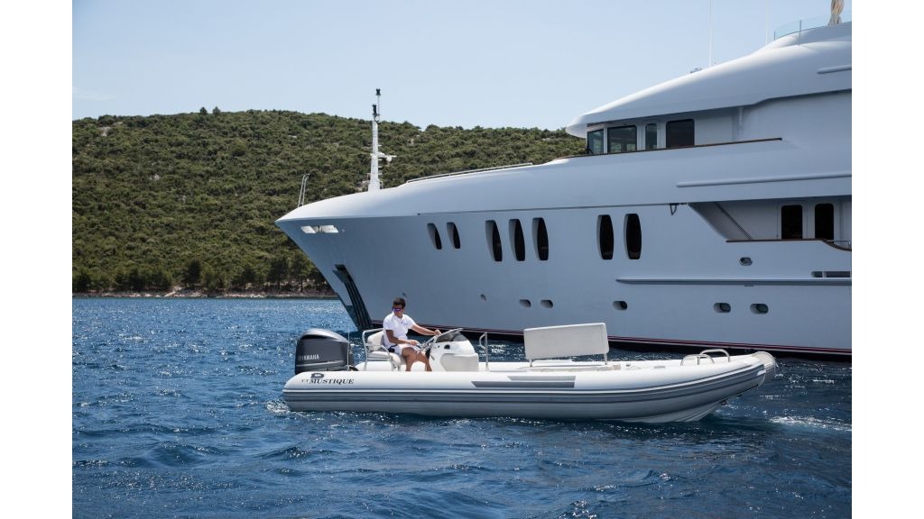 mustique-luxury-motor-yacht-118-1024-576