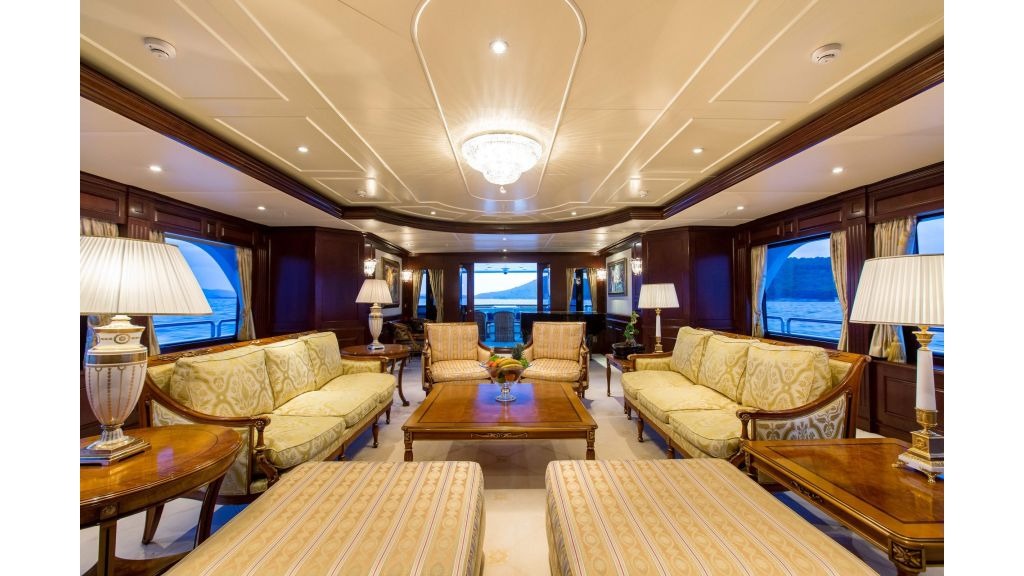 mustique-luxury-motor-yacht-202-1024-576