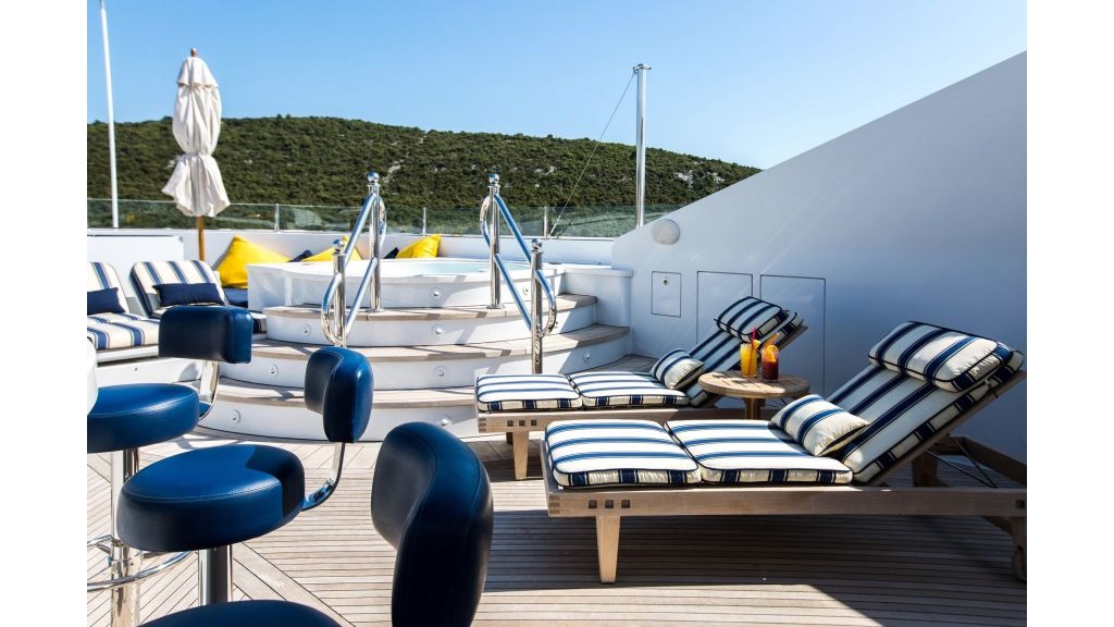 mustique-luxury-motor-yacht-222-1024-576