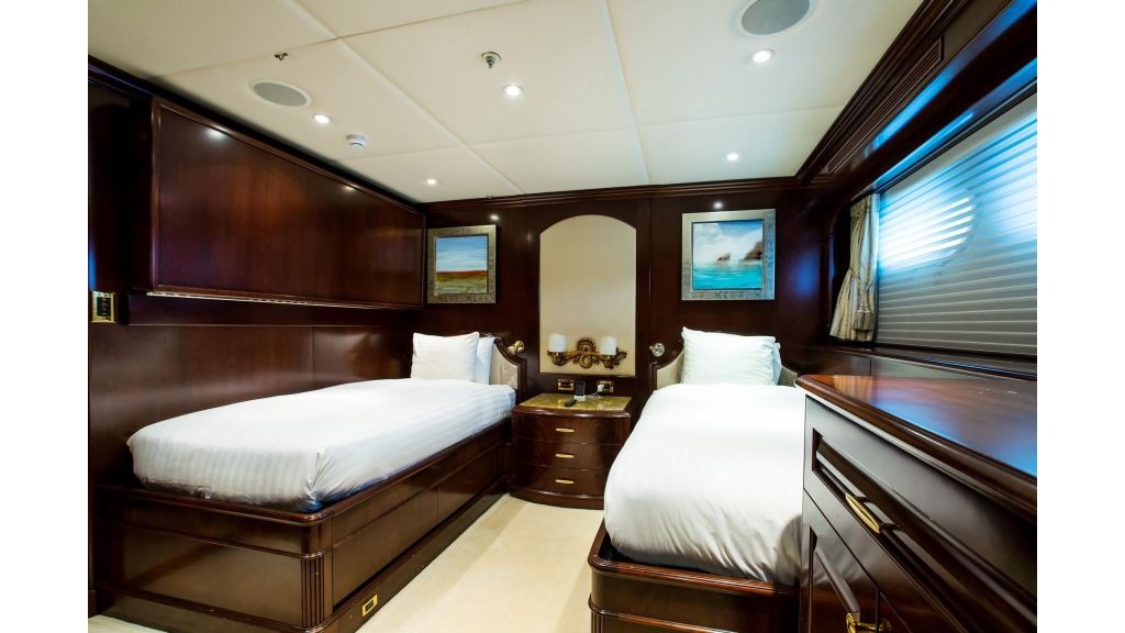 mustique-luxury-motor-yacht-239-1024-576