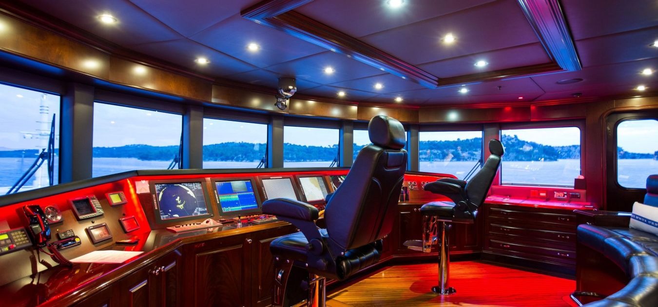 mustique-luxury-motor-yacht-master-1350-630