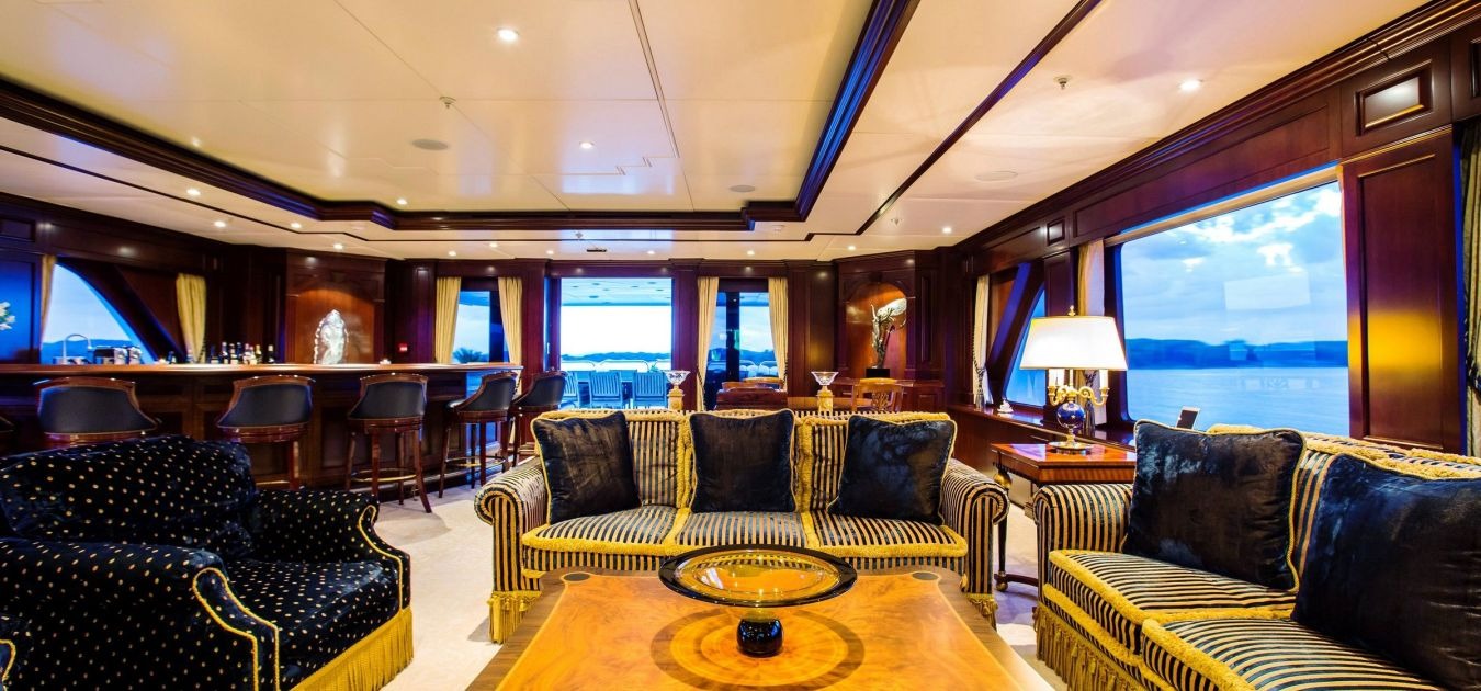 mustique-luxury-motor-yacht-master-2-1350-630