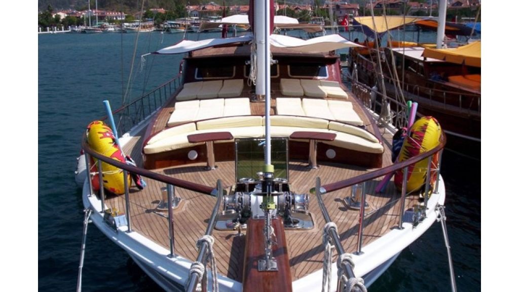 palmyra_gulet_bow-1024-576