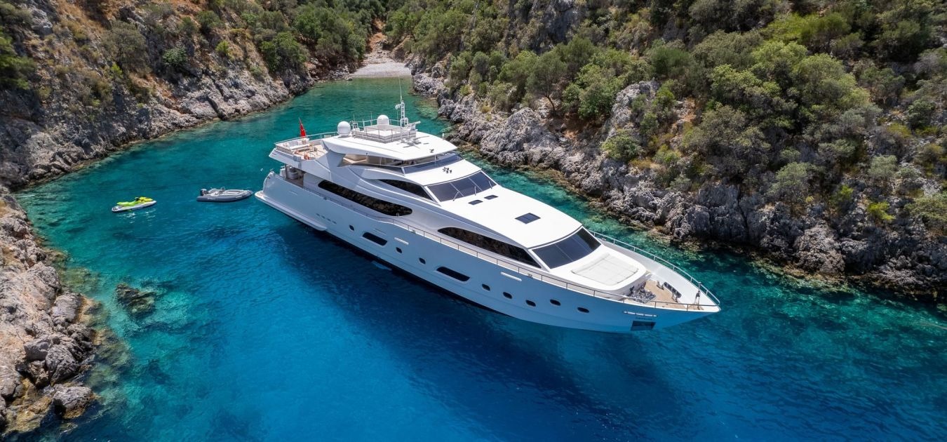 panfelis-motor-yacht-0001-master-1350-630